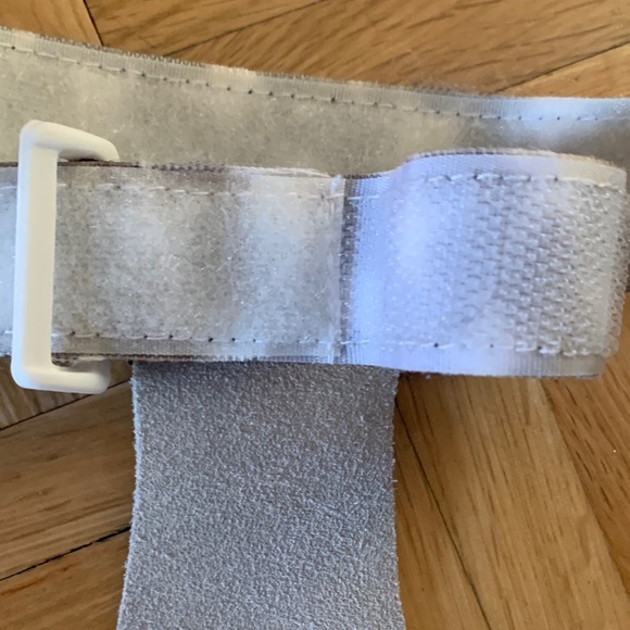 Kids Gymnastics Grips - Adjustable Velcro Wristband - Suede Hand Grip - Picture 8 of 9